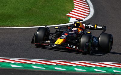 Max Verstappen wint in Japan én bezorgt Red Bull eigenhandig de constructeurstitel
