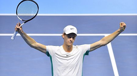 ?​ | Jannik Sinner maakt Italiaanse fans gek met finaleplek op ATP Finals