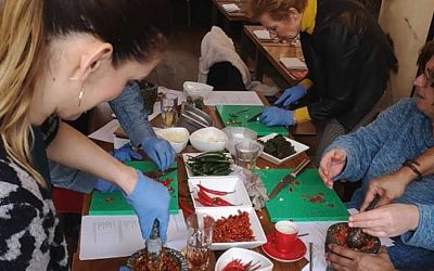 Pittige workshops: leer sambal maken met de chefs van dit toprestaurant