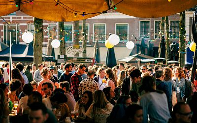 Biertjes, hapjes en livemuziek! Het Lentebock Festival Utrecht komt er weer aan