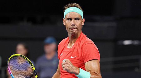 KIJK. “Emotionele dag”: Nadal toont weer z’n klasse en maakt 351 dagen na laatste enkelmatch succesvolle rentree