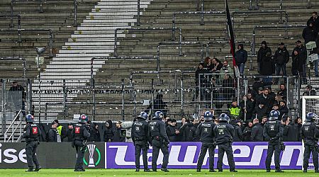 Ongeregeldheden na kwalificatie Union: Frankfurt-fans proberen bezoekersvak binnen te dringen