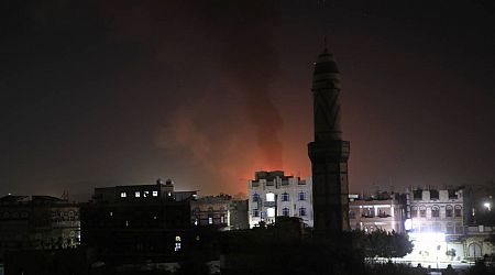 Amerikanen en Britten voeren grootschalige aanval uit op Houthi-doelen in Jemen