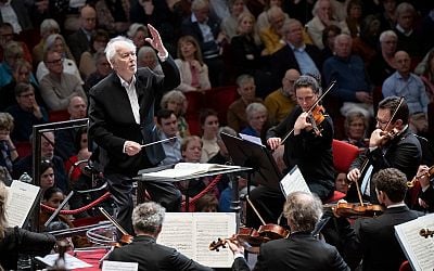 Edo de Waart (82) stopt na een carrière van zestig jaar abrupt als dirigent - Trouw