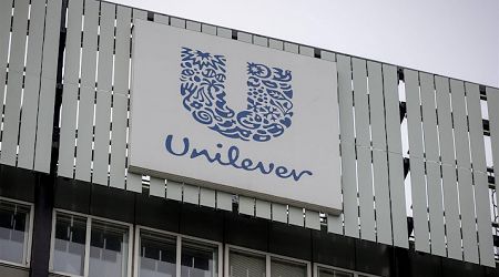 Kort antiplasticprotest bij aandeelhoudersvergadering Unilever