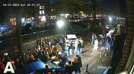 Automobilist die inreed op groep voetgangers op Koningsdag meldt zich - AT5