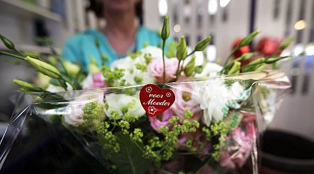 Door inflatie en extra chocolaatje geven mensen meer uit aan moederdagbloemen - NU.nl