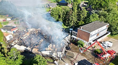 Bedrijfsloods aan Noordeind Emmen verwoest door grote brand - RTV Drenthe