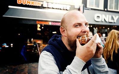Jammie! Hier in Utrecht krijg je een gratis donut tijdens Donutdag