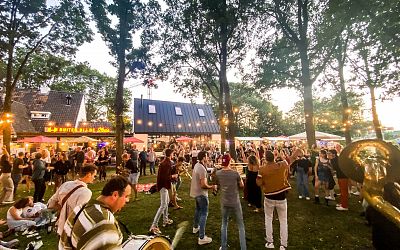 Jawohl! Een hoop lol voor 3 euro: bezoek festival Bier Und Wein Am Rhein in Leidsche Rijn