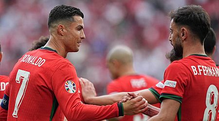 Portugal door op EK dankzij bizarre eigen goal Turkije en onbaatzuchtige Ronaldo - NU.nl