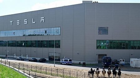WOII-bom bij Tesla-fabriek in Duitsland tot ontploffing gebracht