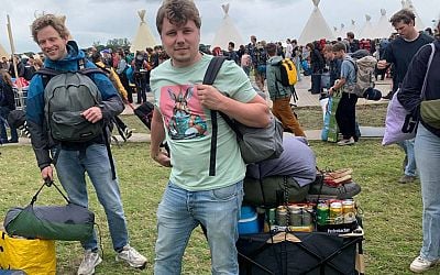 Zo overleef je de Rabbit Hole: met tent, slaapzak, oude schoenen en nét niet te veel alcohol: ‘Het wordt kielekiele’ - De Gelderlander