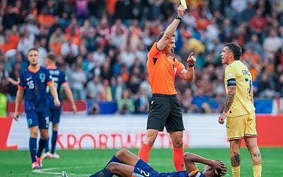 'UEFA heroverwoog Oranje-scheidsrechter Zwayer vanwege incident met Bellingham' - Voetbalzone.nl