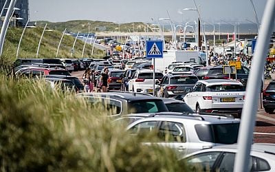 Gemeente Den Haag stopt proef met hoge parkeertarieven - NOS