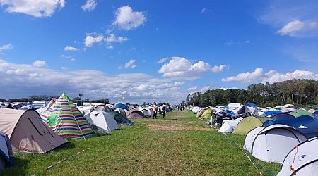 Dag 2 Down The Rabbit Hole vol tegenstellingen: regen, wind én zon, ballet én Afrikaanse dans, muzikale hoogtepunten én Oranje - De Gelderlander