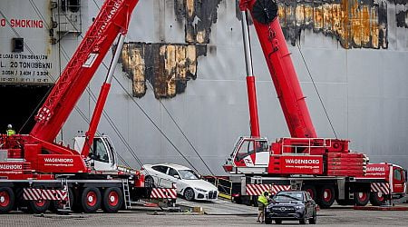 Verkoopverbod voor BMW’s die bij de Wadden uit brandend schip Fremantle Highway werden gered - NRC