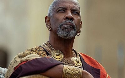 Ridley Scott over de verwijderde kusscène van Denzel Washington in 'Gladiator II': "wat een onzin"