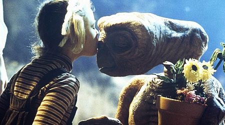 Steven Spielberg voelt zich schuldig omdat hij de jeugd van 'E.T.'-actrice compleet verpestte