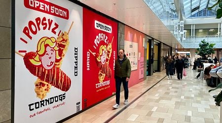 Nieuw in: een corndog met KitKat en kaas? Kan gewoon! Je eet hem bij Popsyz