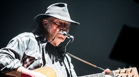 Neil Young komt terug op zijn besluit en komt tóch wel naar Glastonbury