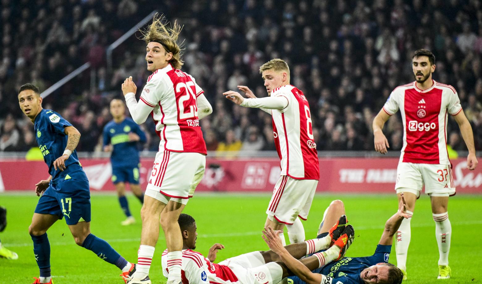 Hugo Borst noemt 'overschatte' speler bij Ajax - FCUpdate