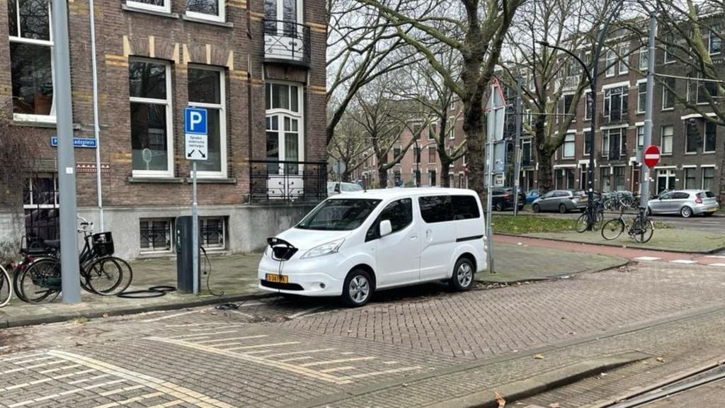 Brabantse familie zoekt al anderhalve week naar geparkeerde auto in Utrecht - NOS