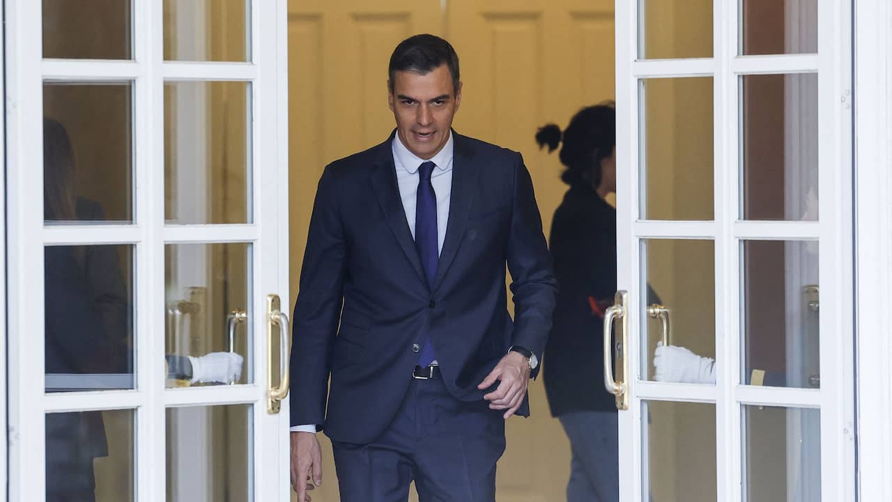 Premier Spanje gaat door ondanks woede over beschuldigingen tegen zijn vrouw - NU.nl