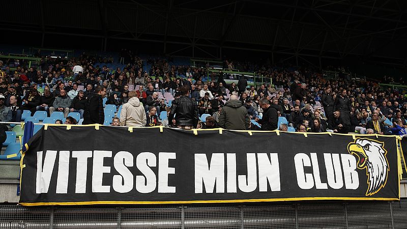 KNVB moet hard optreden tegen Vitesse, zegt deze onderzoeker: 'Financieel mismanagement zet toekomst betaald voetbal op het spel' - EenVandaag