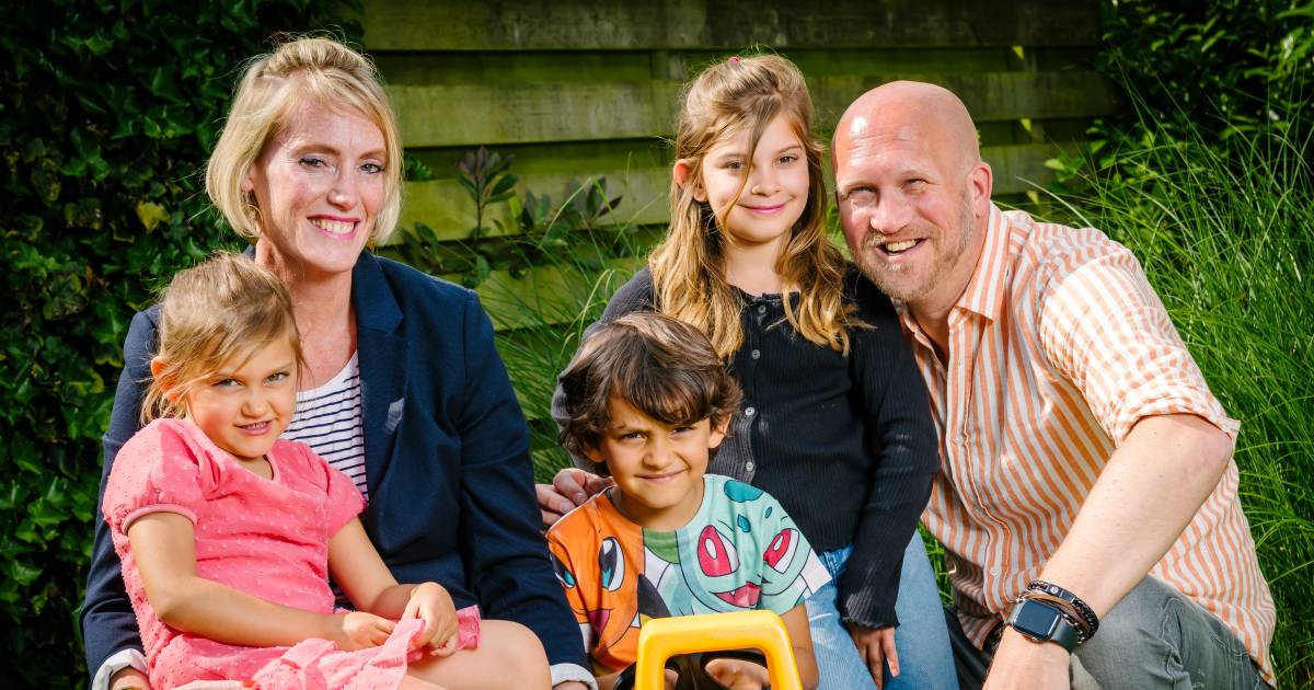 Ronald en zijn vrouw konden nog net drie Hongaarse kinderen adopteren: 'Stoppen met adoptie is asociaal' - AD