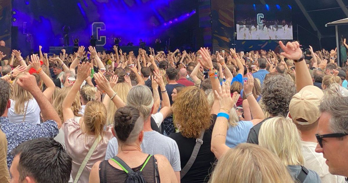 Video | Dit was dag 2 van Dauwpop: “Baby in de buik danst vrolijk mee” - RTV Oost