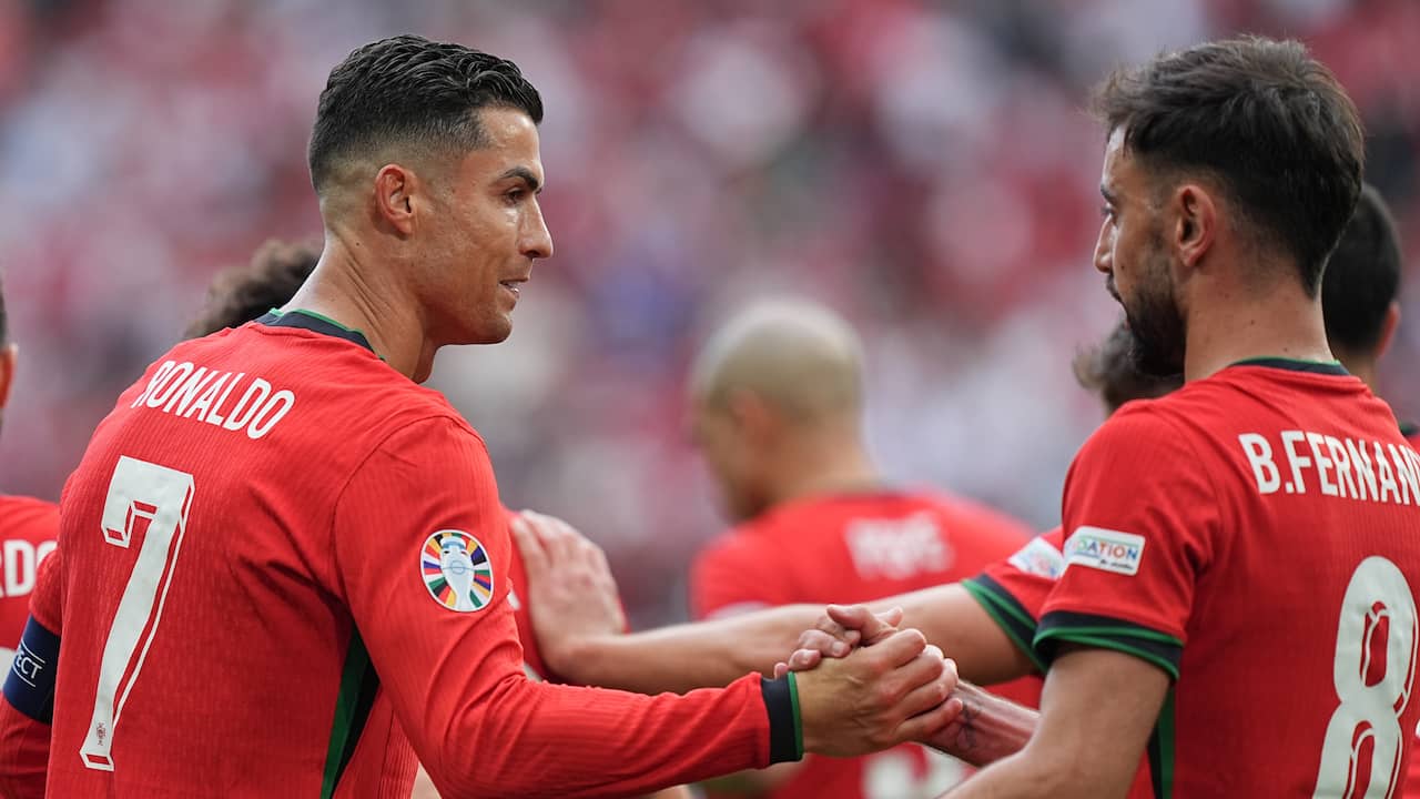 Portugal door op EK dankzij bizarre eigen goal Turkije en onbaatzuchtige Ronaldo - NU.nl