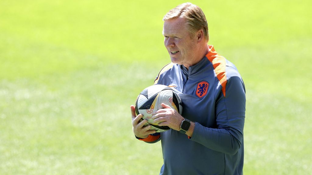 Met finalebal en exta pers traint voltallige Oranje-selectie voor halve finale - NOS