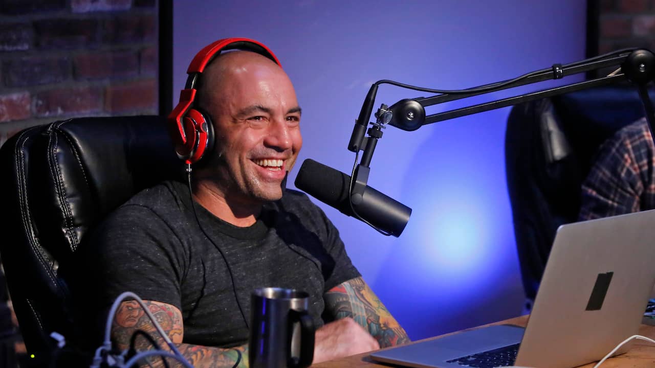 Omstreden Joe Rogan komt na zes jaar weer met comedyspecial op Netflix - NU.nl