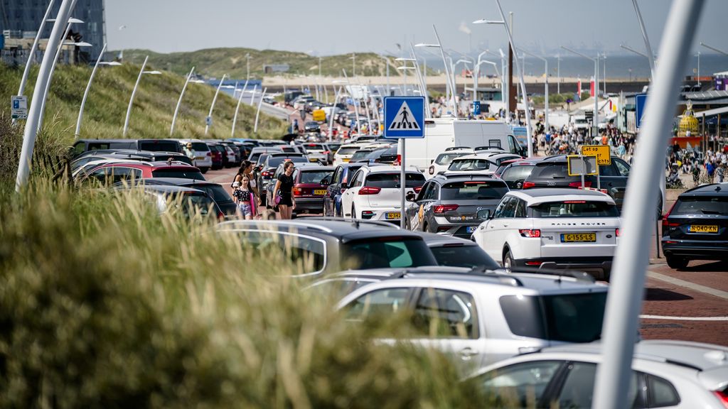 Gemeente Den Haag stopt proef met hoge parkeertarieven - NOS