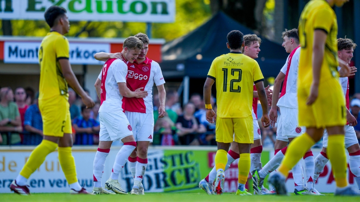 Julian Rijkhoff maakt eerste in de voorbereiding voor Ajax tegen Al Wasl, dat allerminst overtuigt - Voetbalzone.nl