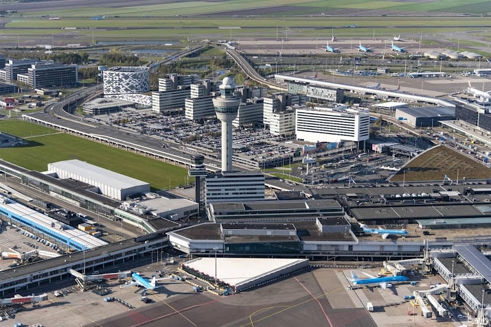 Luchtvrachtbedrijven Schiphol zien omzet flink teruglopen