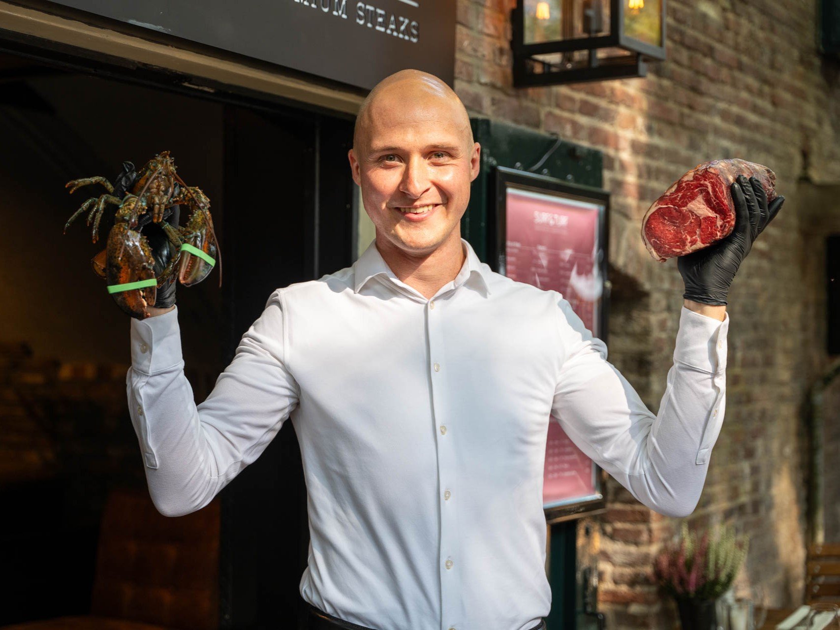 Nieuw in Utrecht! Surf & Turf aan de Oudegracht ontvangt de voorraad per boot