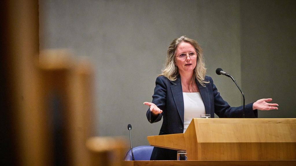 Oppositie protesteert tegen bezuinigingen op VWS-subsidies